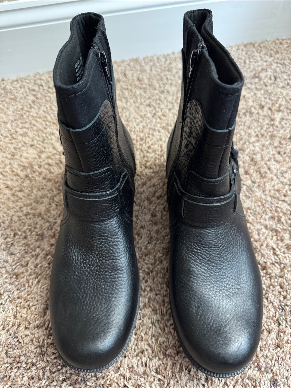 Clarks Black Leather Ankle Boots - Sleek Zip-Up Design